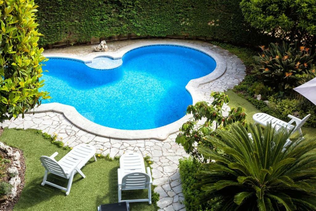 Paquita Villa *