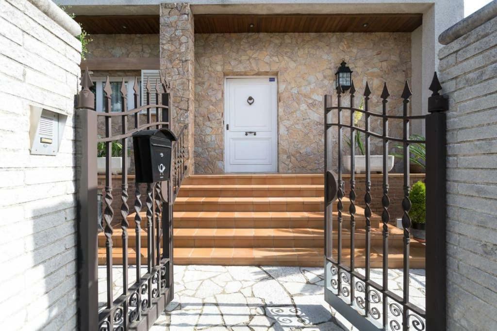 Paquita Villa