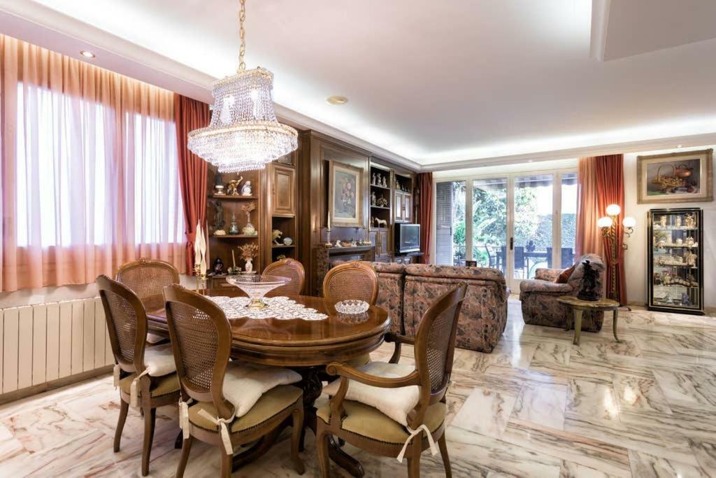 Paquita Villa *