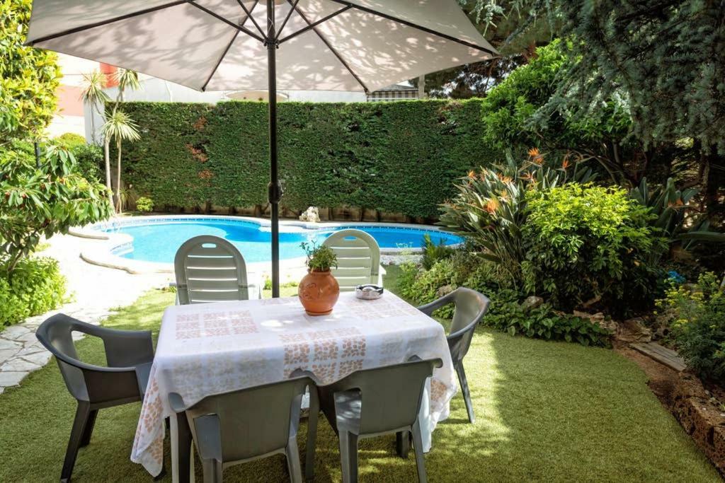 Paquita Villa